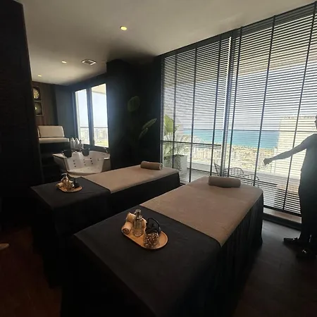 Grand Sapphire & Casino With Sea View