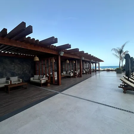 Grand Sapphire & Casino With Sea View Trikomo